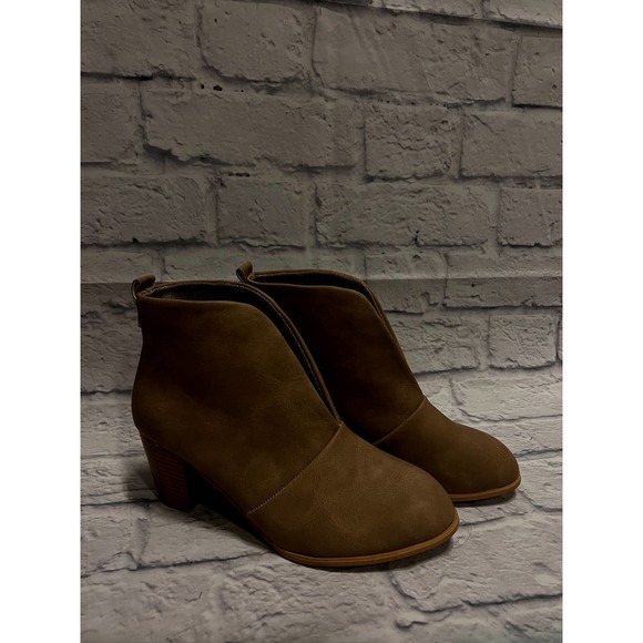 Nude Booties with V detail front - Picture 1 of 3